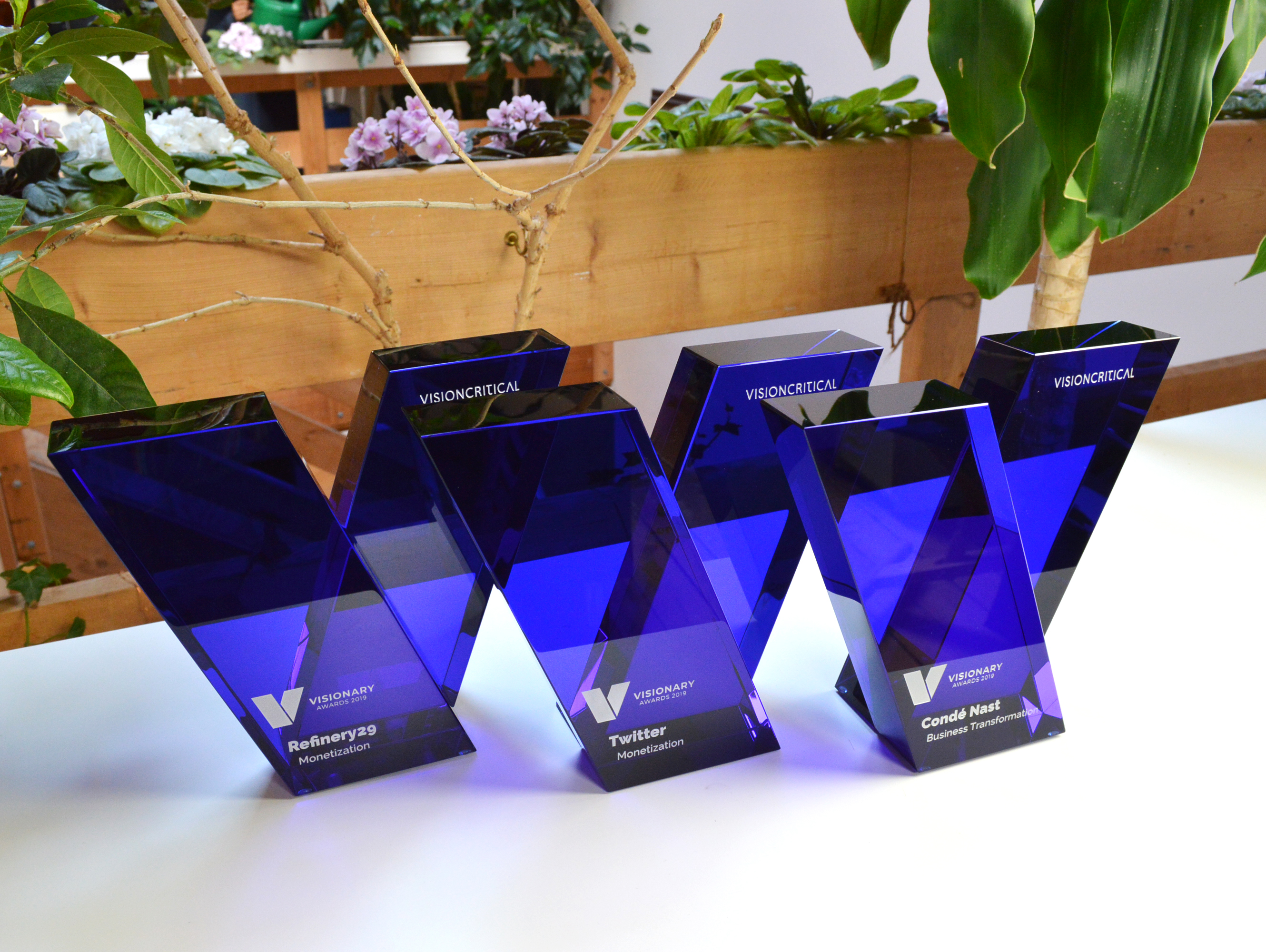 custom-award_modern_customized_blue-crystal_sandblasted_corporate_recognition-trophy_north-america