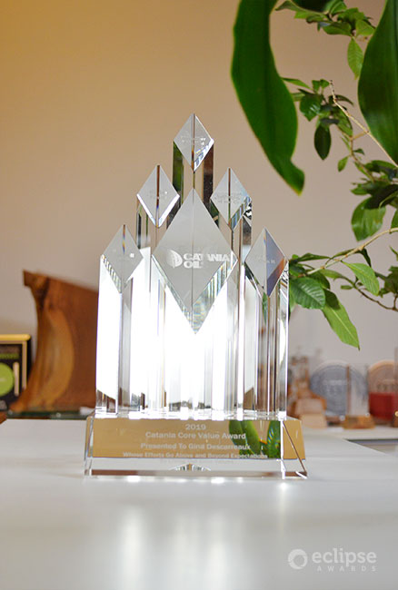 elegant-personalized-engraved-crystal-trophy_corporate-recognition-award_vancouver
